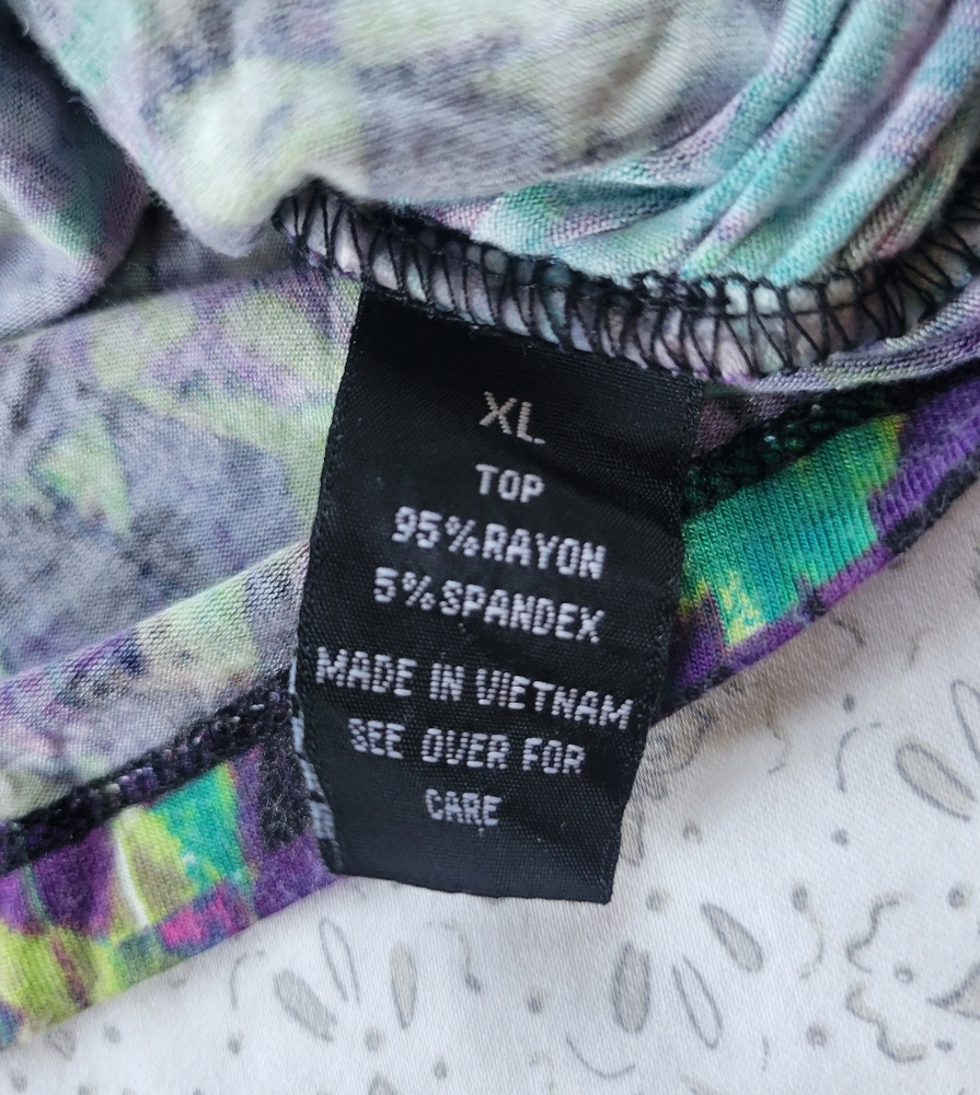 B•Design Multicolored Abstract Shell Sleeve Top - Picture 7 of 7